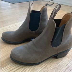Blundstone women’s heeled boots size 9
